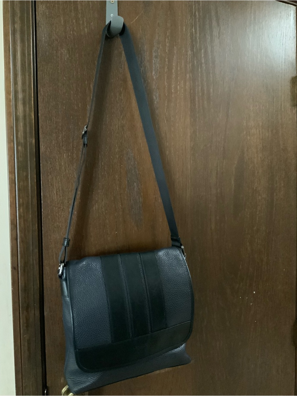 COACH Bond Navy Messenger Bag Unisex Bag F56666. Good condition.
